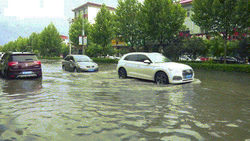 雨天開(kāi)車注意事項(xiàng)_出行提示_雨天安全出行