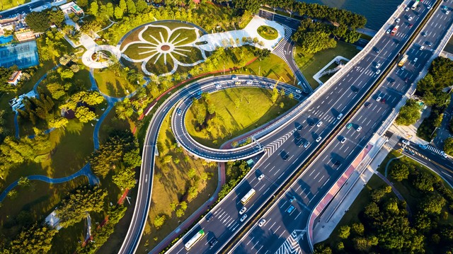 不同路況駕駛技巧_城市擁堵路段駕駛技巧_路況