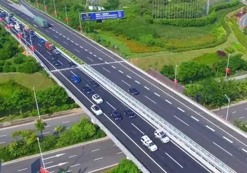 霧天行車安全常識_低能見度行車技巧_出行提示