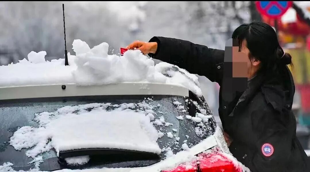 雪地駕駛技巧與安全_雪天駕車出行準備_出行提示