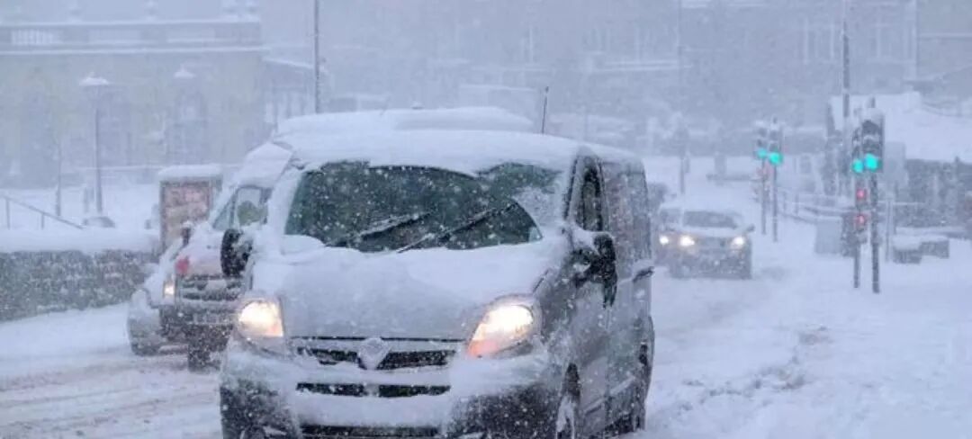 雪天駕車出行準備_出行提示_雪地駕駛技巧與安全