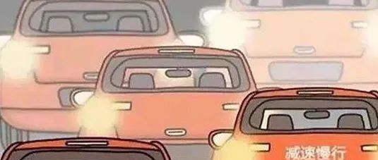 雪天行車(chē)安全注意事項(xiàng)_繞車(chē)檢查車(chē)胎_出行提示