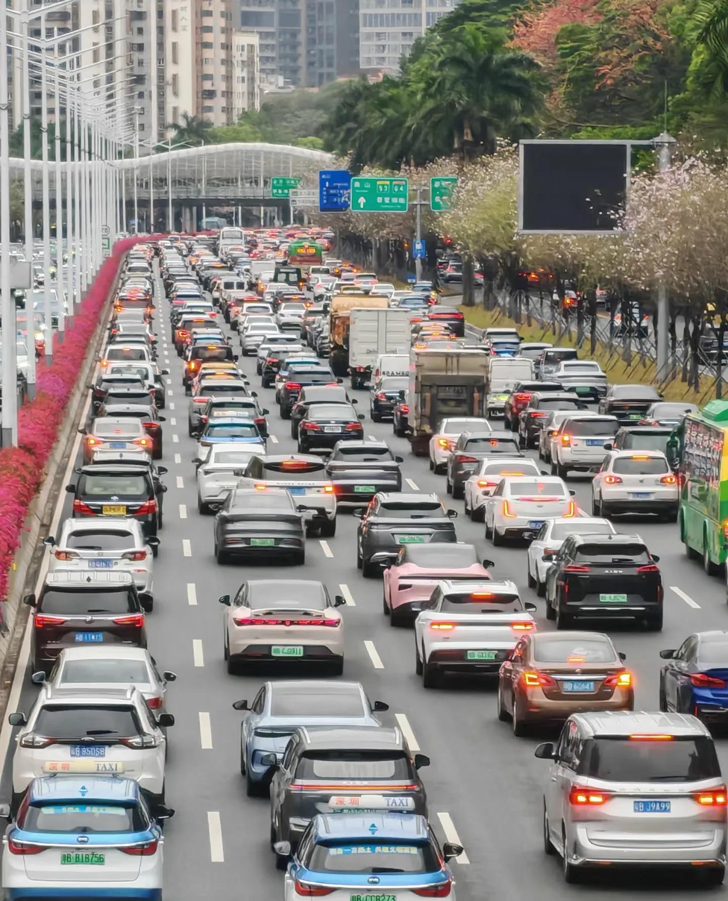 深圳外地車限行政策調(diào)整_限行_免限行申請次數(shù)翻倍