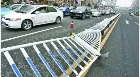 出行提示_大風(fēng)天氣行車安全注意事項(xiàng)_大風(fēng)天氣車輛行駛技巧