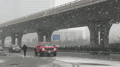 冰雪路面行車注意事項(xiàng)_雨雪天安全駕駛技巧_出行提示