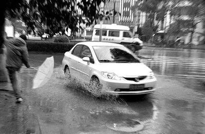 梅河口市強(qiáng)降雨出行安全指南_出行提示_雨天行車注意事項