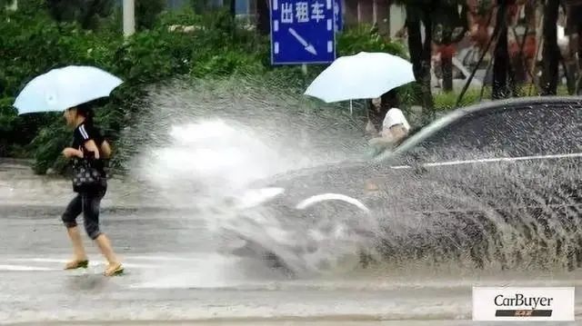 出行提示_梅河口市強(qiáng)降雨出行安全指南_雨天行車注意事項